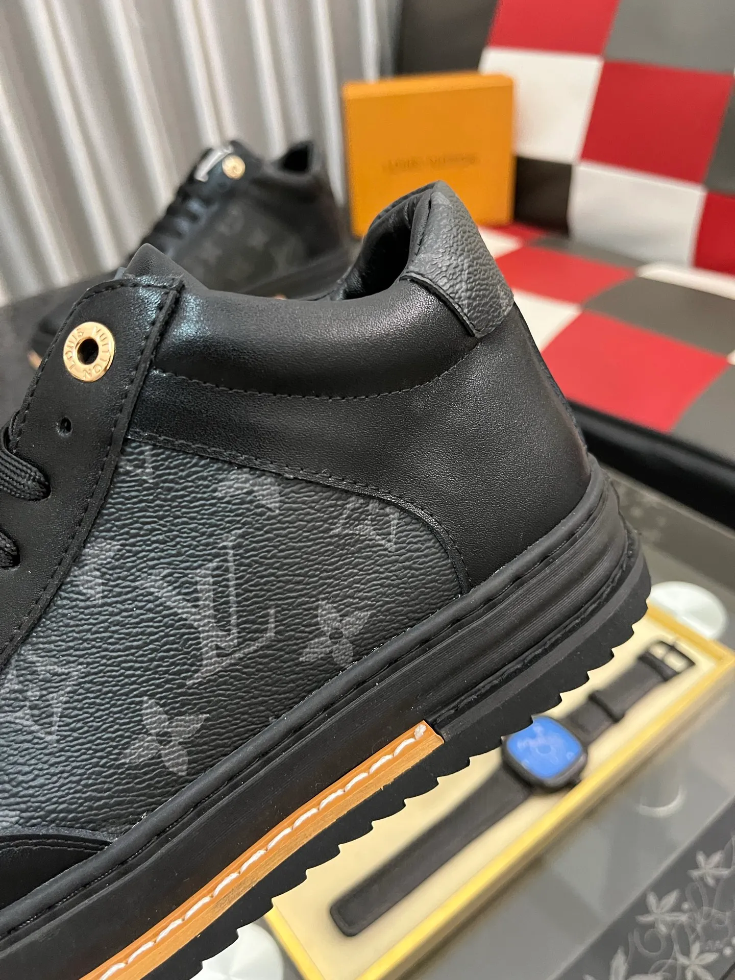 Men's shoes💰: 420⌚️⌚️"LOUI* VUITTO*" popular men's casual shoes, genuine Italian development💯purchase level quality✔️The upper is made of first-layer cowhide, comfortable and soft sheepskin foot pads⚡️Fashionable and versatile. The toe last shape is firm and full, and the soles are made from LV original molds and can be moved in and out of the counter at will. Light and comfortable on the foot~purely handmade, details determine quality! Size:38-442️⃣Colors available